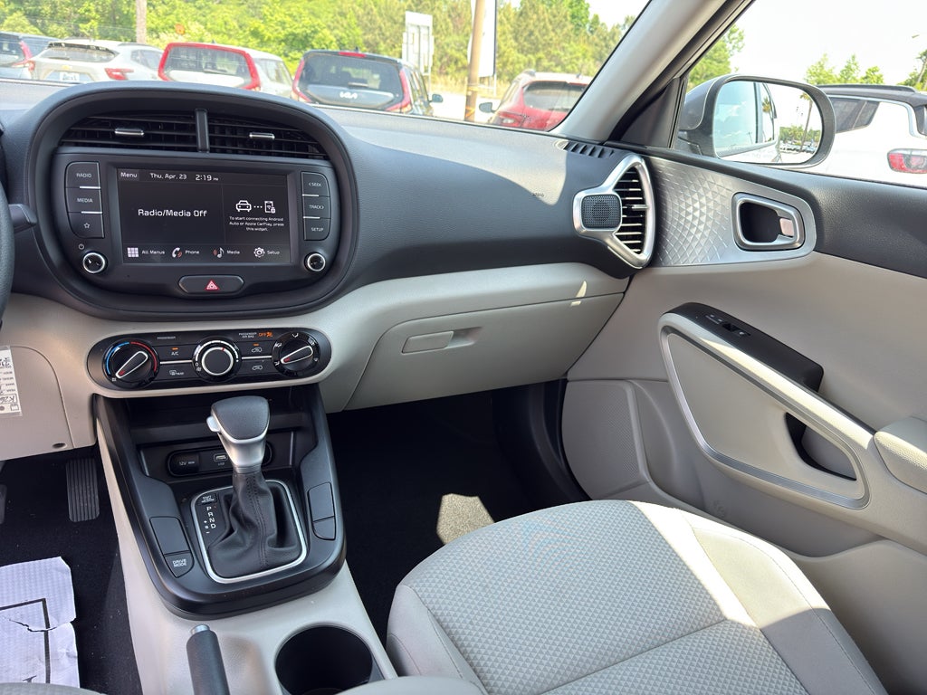 2025 Kia Soul Base