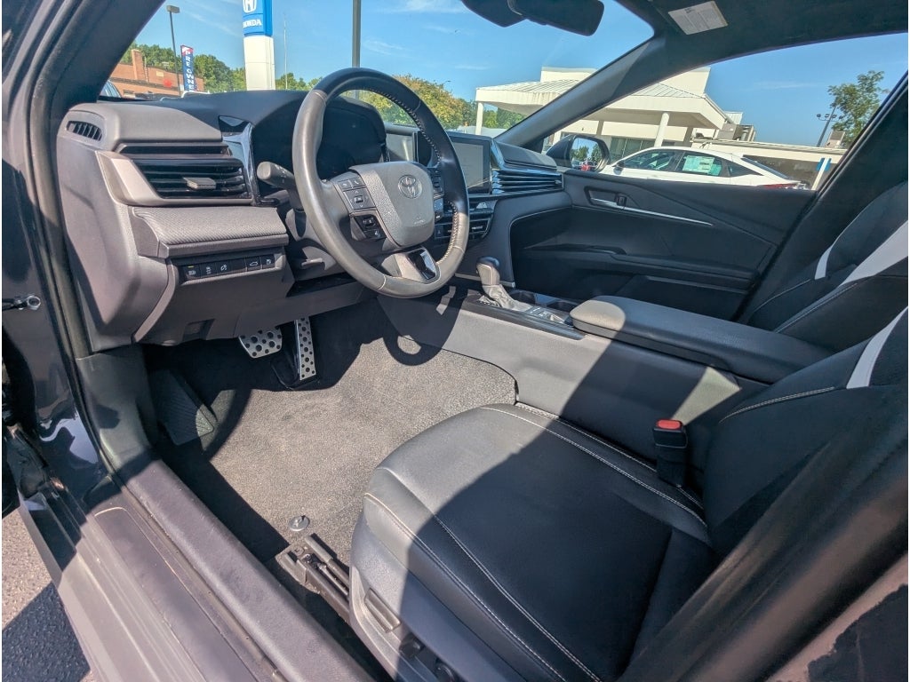 2025 Toyota Camry Hybrid SE