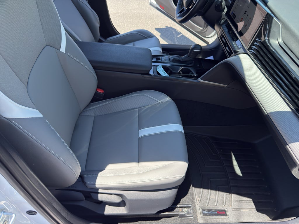 2025 Toyota Camry Hybrid SE