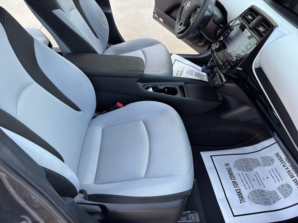 2022 Toyota Prius LE