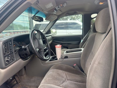 2003 Chevrolet Suburban Base