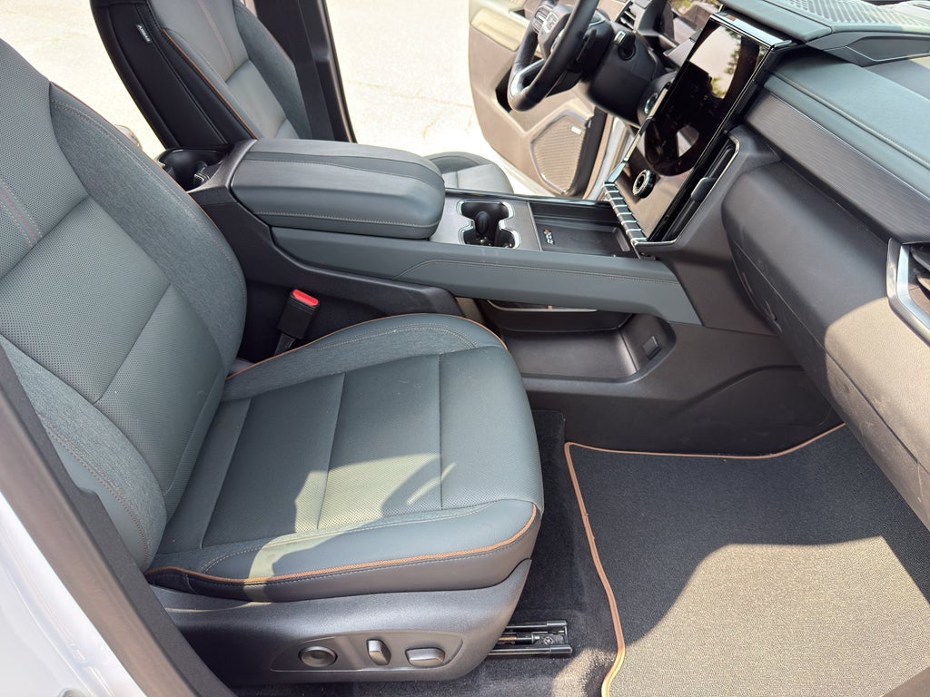 2025 GMC Acadia AT4