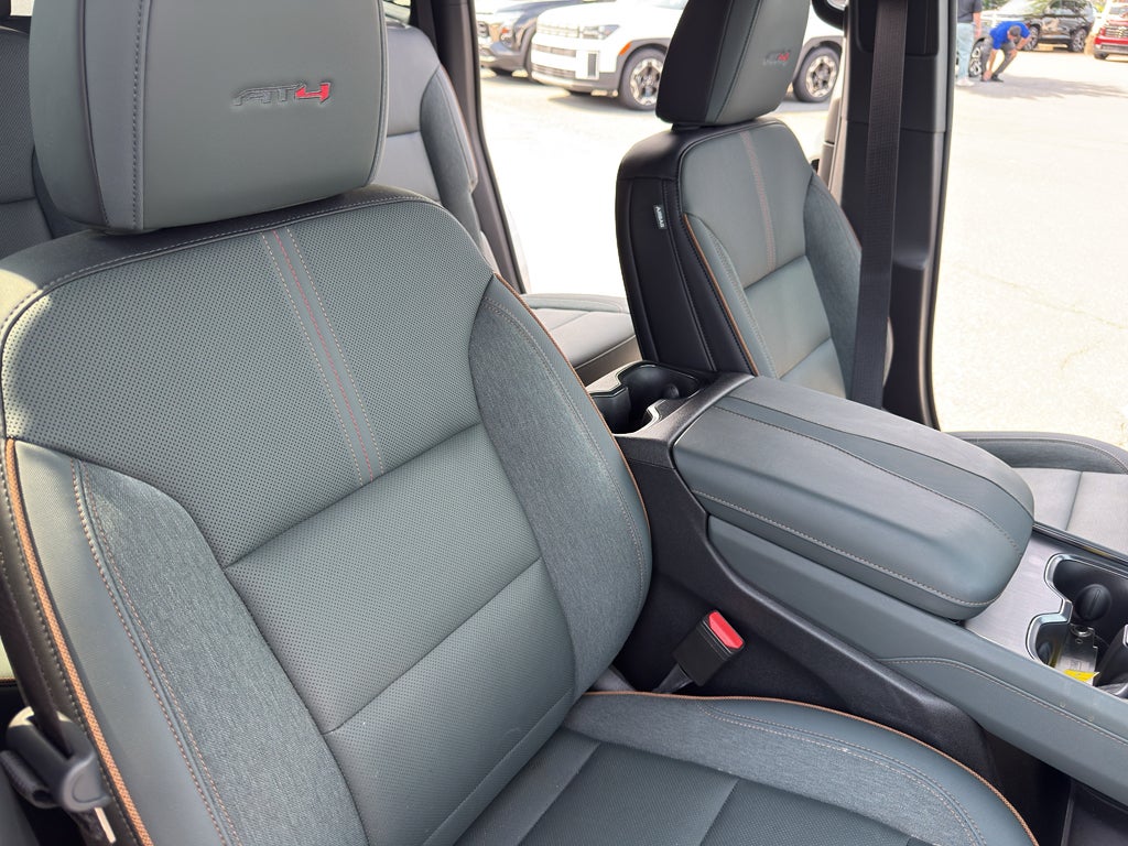 2025 GMC Acadia AT4