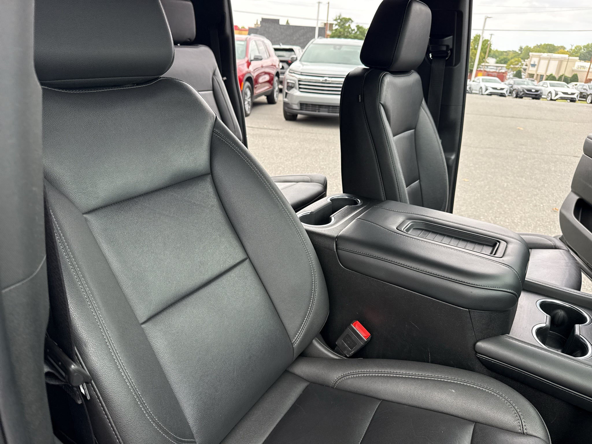 2023 Chevrolet Suburban LT