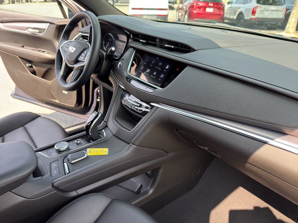 2025 Cadillac XT5 Luxury