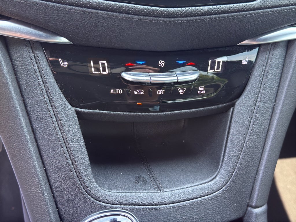 2024 Cadillac XT6 Luxury
