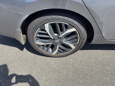 2025 Nissan Versa SR